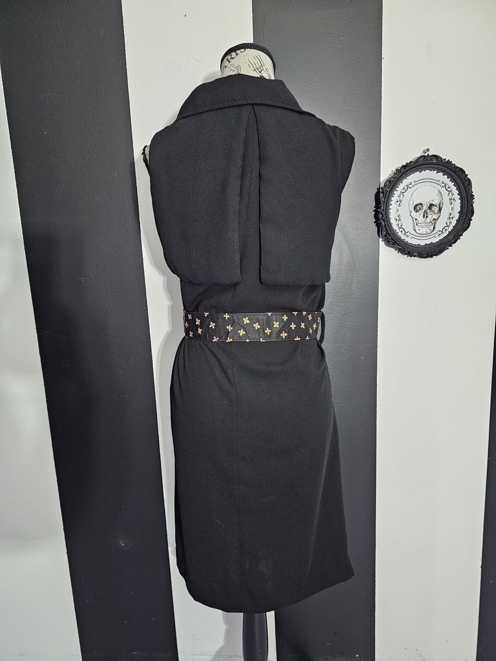 Sleeveless Midi Dress with Gold-Star Belt - Picture 4 of 7